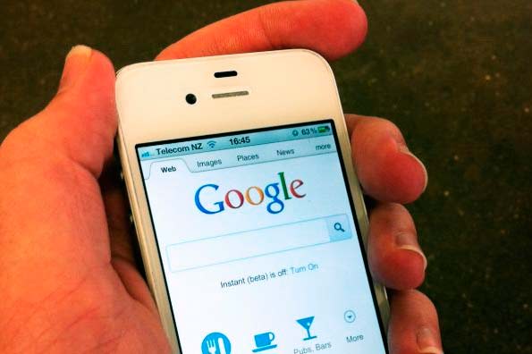 Google dice que las búsquedas en móviles superan ya a las de computadores