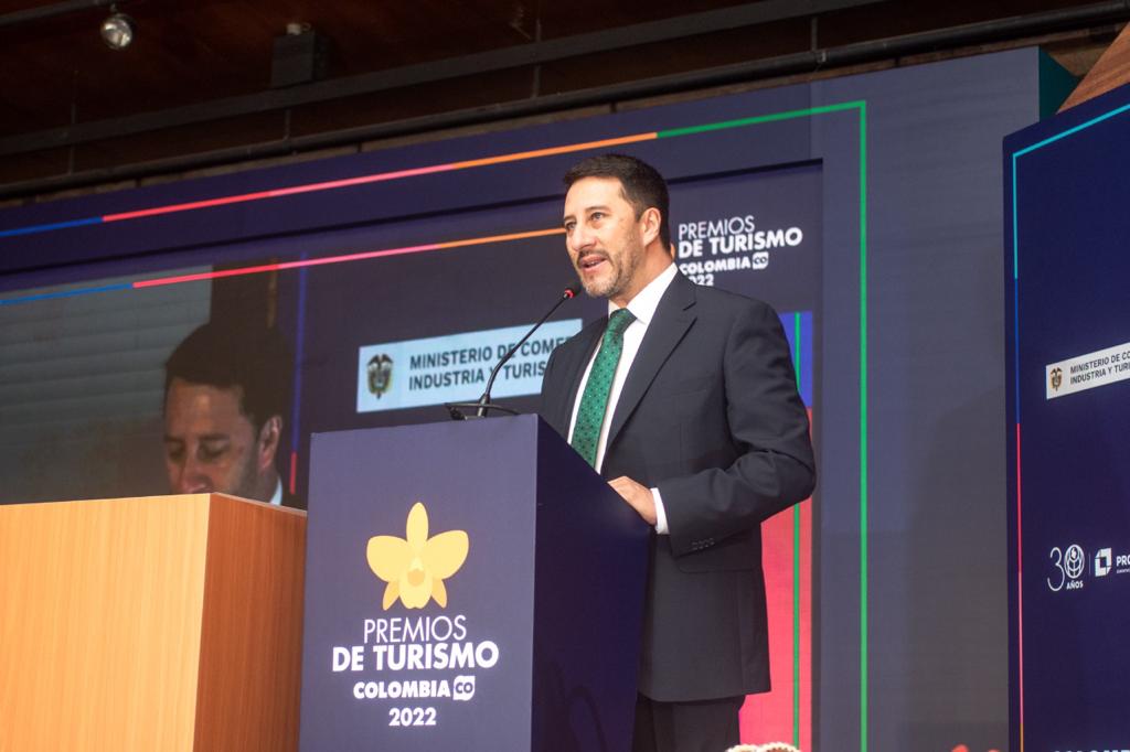 Viceministro de Turismo, Arturo Bravo, en la ceremonia de los Premios de Turismo Colombia CO.