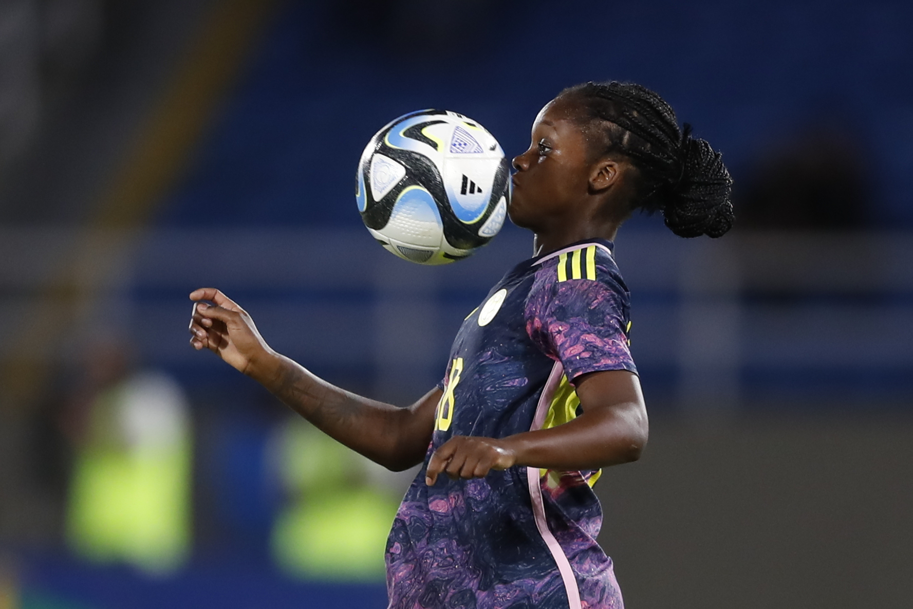 AMDEP4476. CALI (COLOMBIA), 21/06/2023.- Linda Caicedo de Colombia controla el balón hoy, durante un partido amistoso entre las selecciones femeninas de Colombia y Panamá en el estadio Pascual Guerrero en Cali (Colombia). EFE/ Ernesto Guzmán Jr.