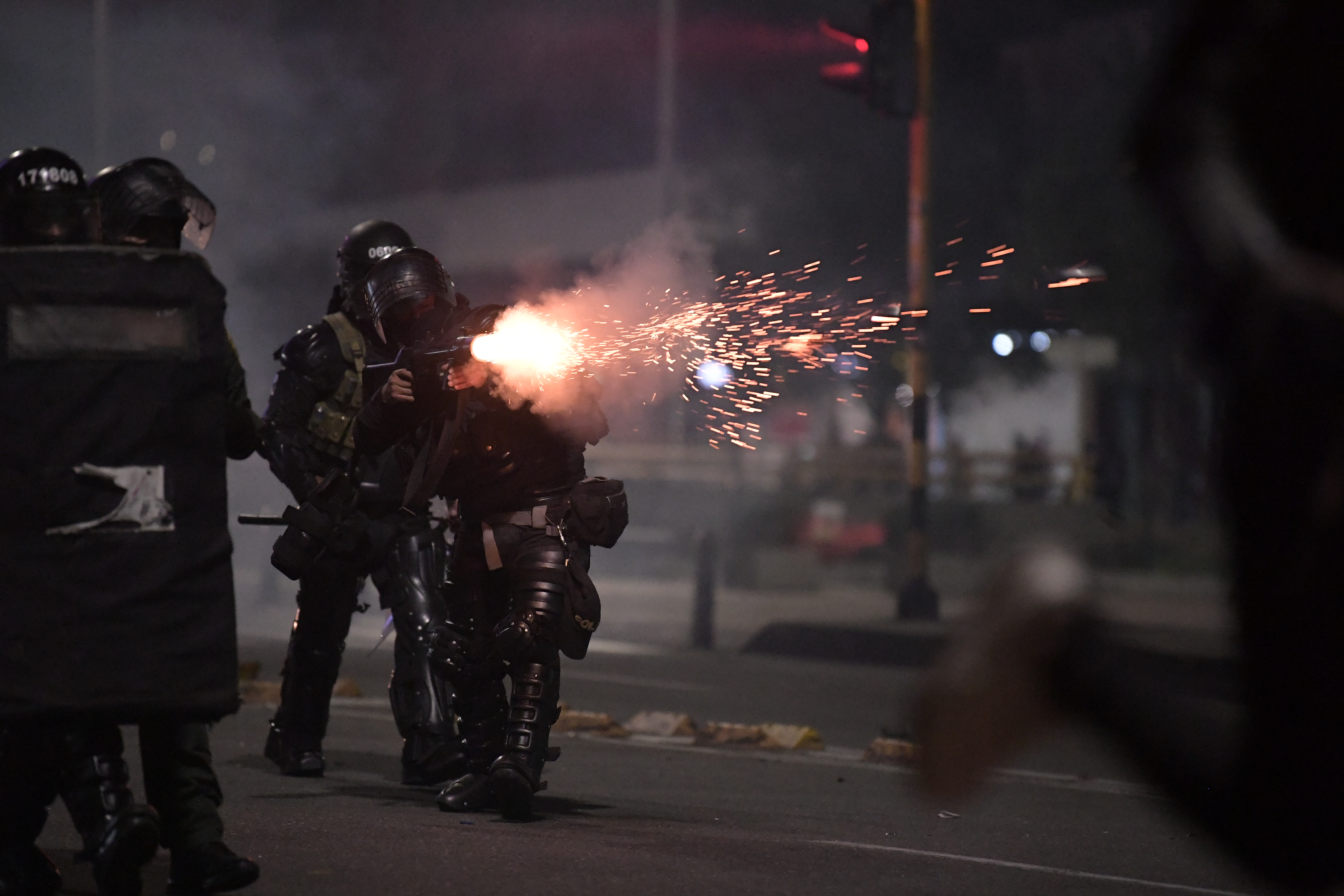 Capacitan en derechos humanos a miembros del Esmad en Bogotá