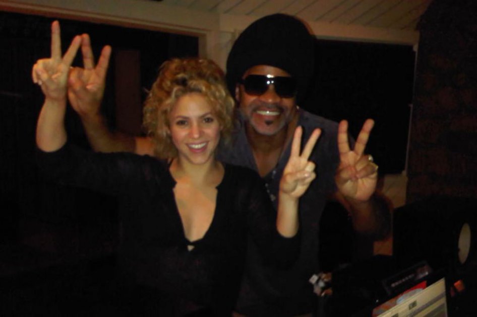 Shakira se consuela con sus amigos brasileños
