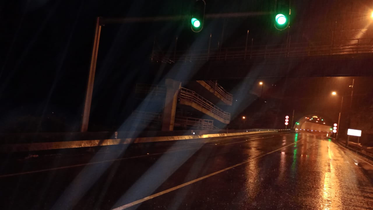 Cierran preventivamente la vía al Llano por fuertes lluvias