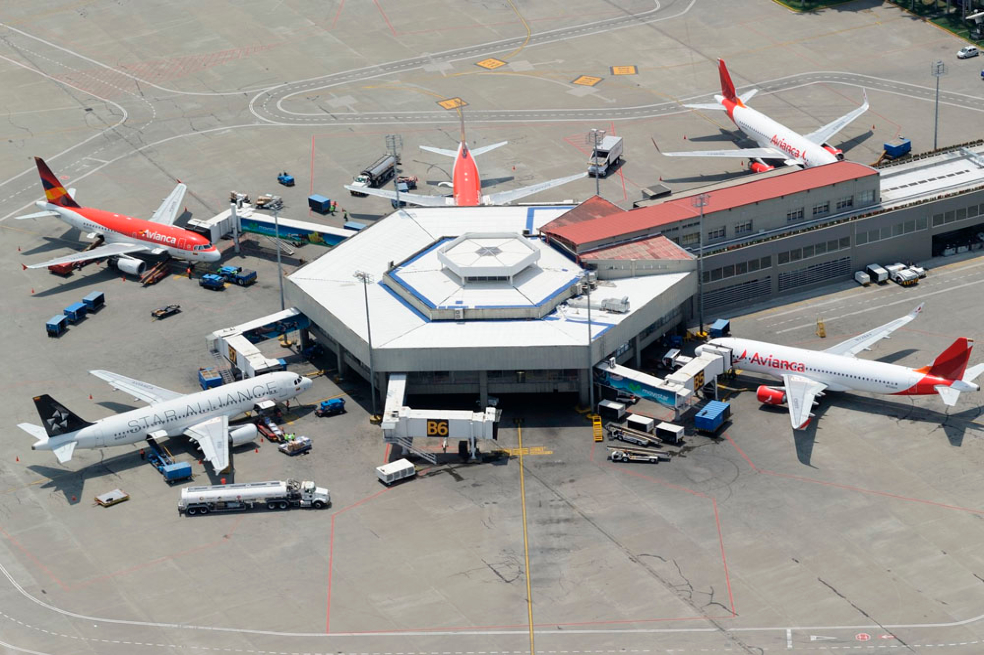 Desde este martes, en 16 aeropuertos previamente inspeccionados por la Aeronáutica Civil, avanzará la operación de 38 rutas aprobadas desde y hacia las principales ciudades del territorio colombiano.