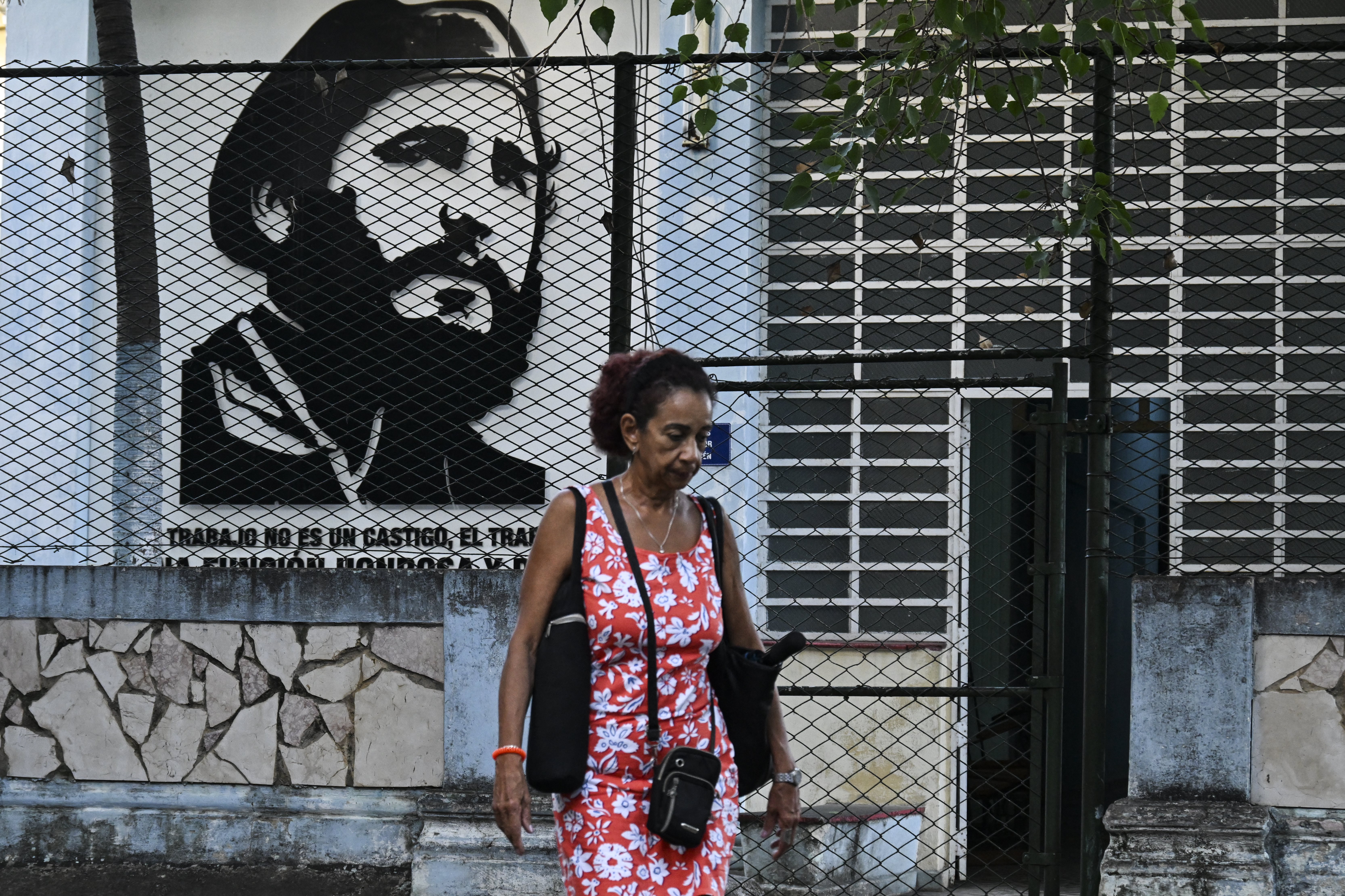 Cuba agoniza en el centenario de Fidel Castro: “Estamos al límite”
