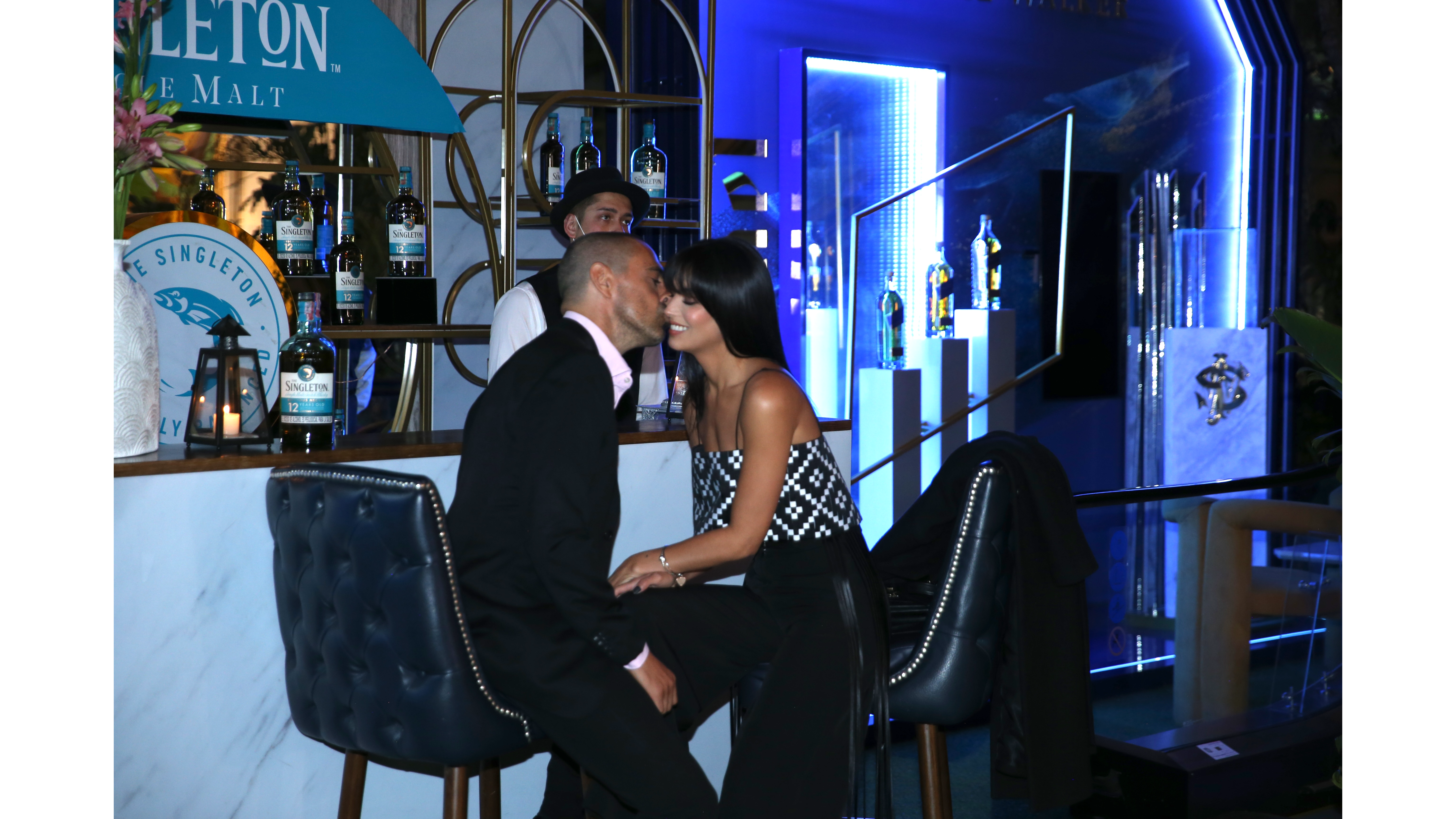 Emmanuel Esparza y su novia Essined Aponte, más románticos que nunca