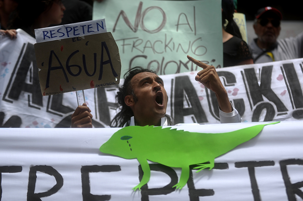 Plantón por desastre ecológico en la Lizama: piden sanciones a Ecopetrol y renuncia de Minambiente