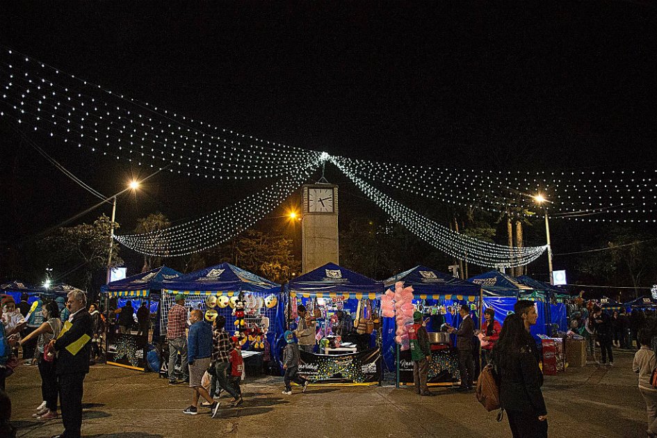 Vendedores informales de San Victorino se alistan para feria navideña en Bogotá