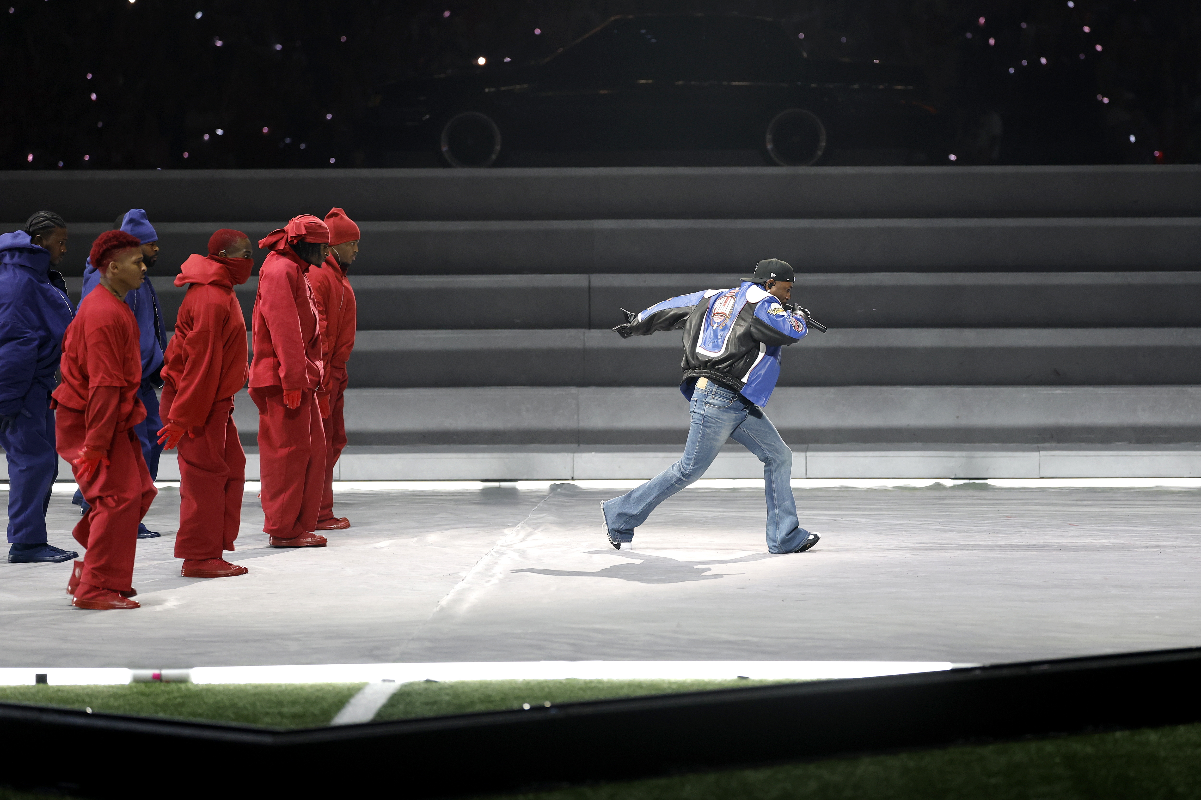 NEW ORLEANS (United States), 10/02/2025.- Kendrick Lamar (R) performs in the Halftime Show of Super Bowl LIX between the Kansas City Chiefs and the Philadelphia Eagles at Caesars Superdome in New Orleans, Louisiana, USA, 09 February 2025. The Super Bowl is the annual championship game of the NFL between the AFC Champion and the NFC Champion and has been held every year since 1967. (Nueva Orleáns, Filadelfia) EFE/EPA/ERIK S. LESSER