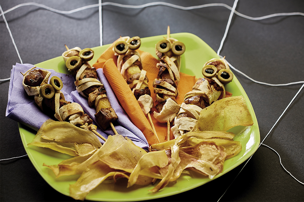 Receta de pinchos de cerdo y piña tenebrosamente deliciosos para Halloween