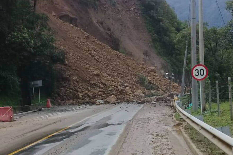 Al menos siete vías del país permanecen cerradas por crisis invernal