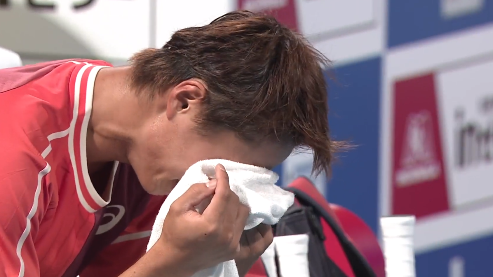 Tenista japonés ganó su primer partido ATP y lloró de felicidad en la cancha
