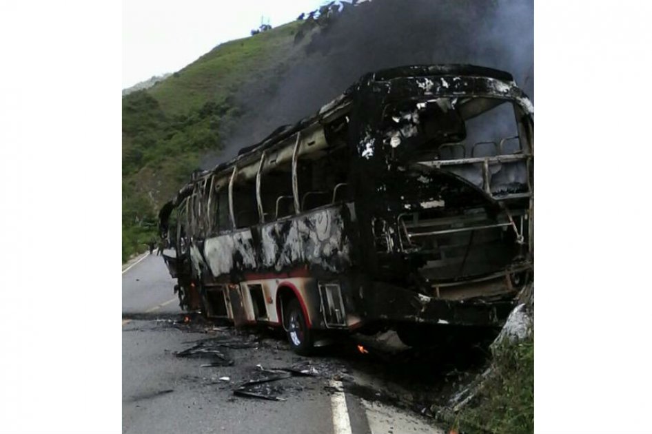 Incineran bus al norte de Antioquia