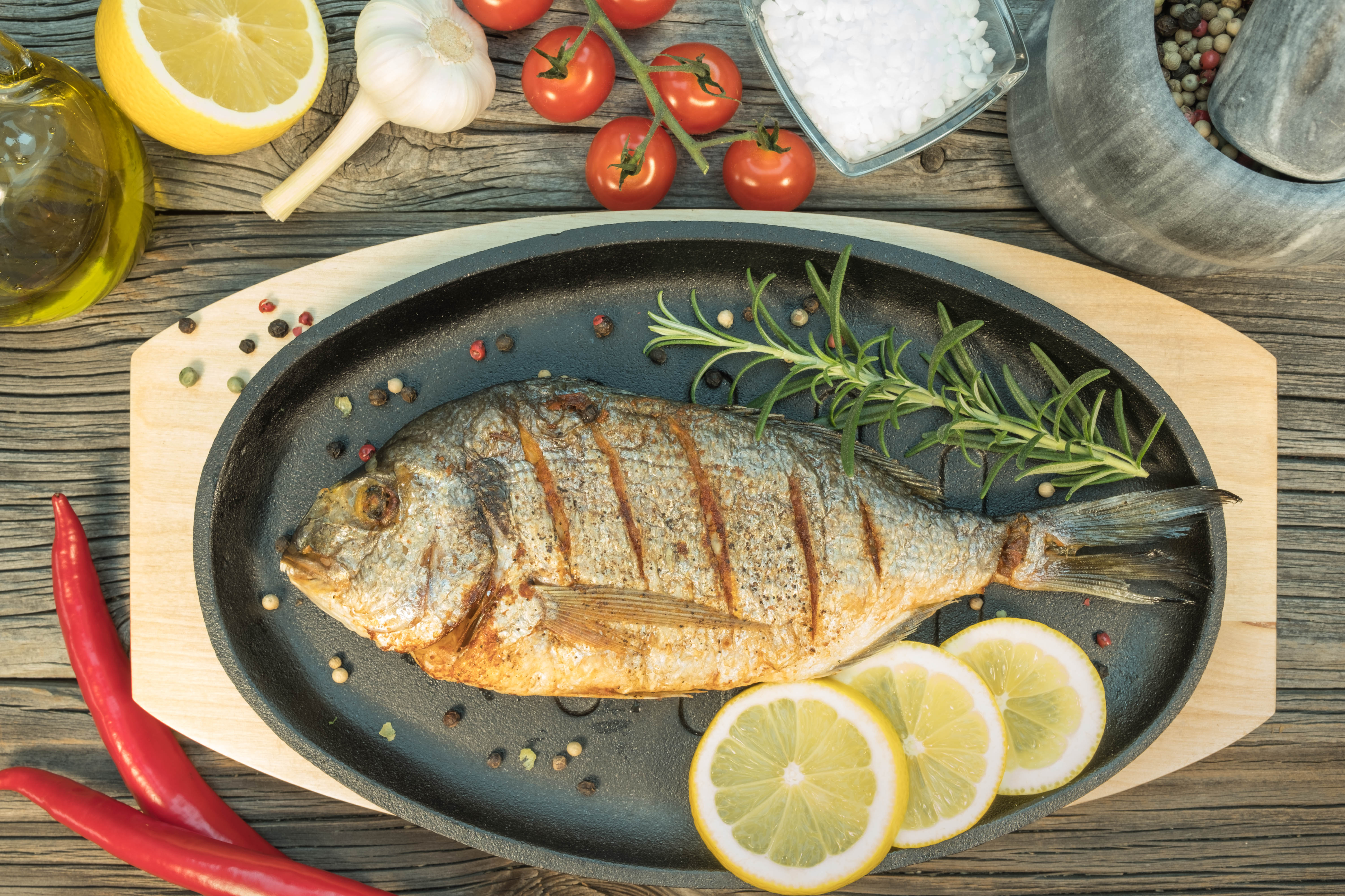 Martes santo: así se prepara una exquisita mojarra frita