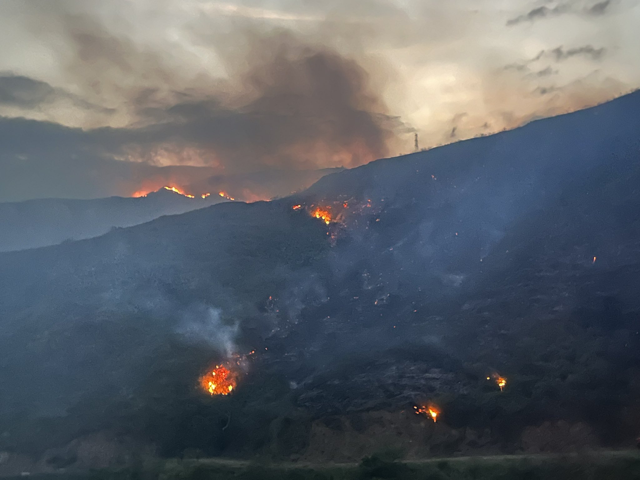 Incendio forestal en Cali ha consumido al menos 300 héctareas