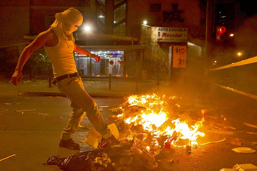 Las caras de Caracas tras las cortinas de humo