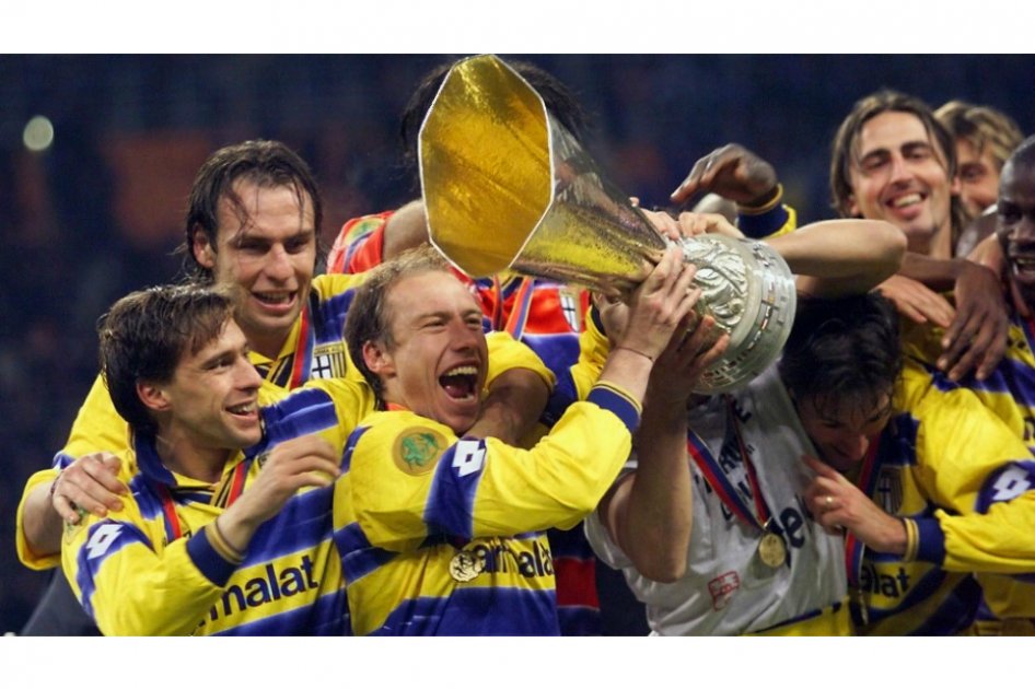 El Parma vende sus trofeos al mejor postor