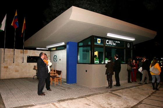 Policías de un CAI habrían omitido denuncia de un taxista sobre robos de habitantes de calle