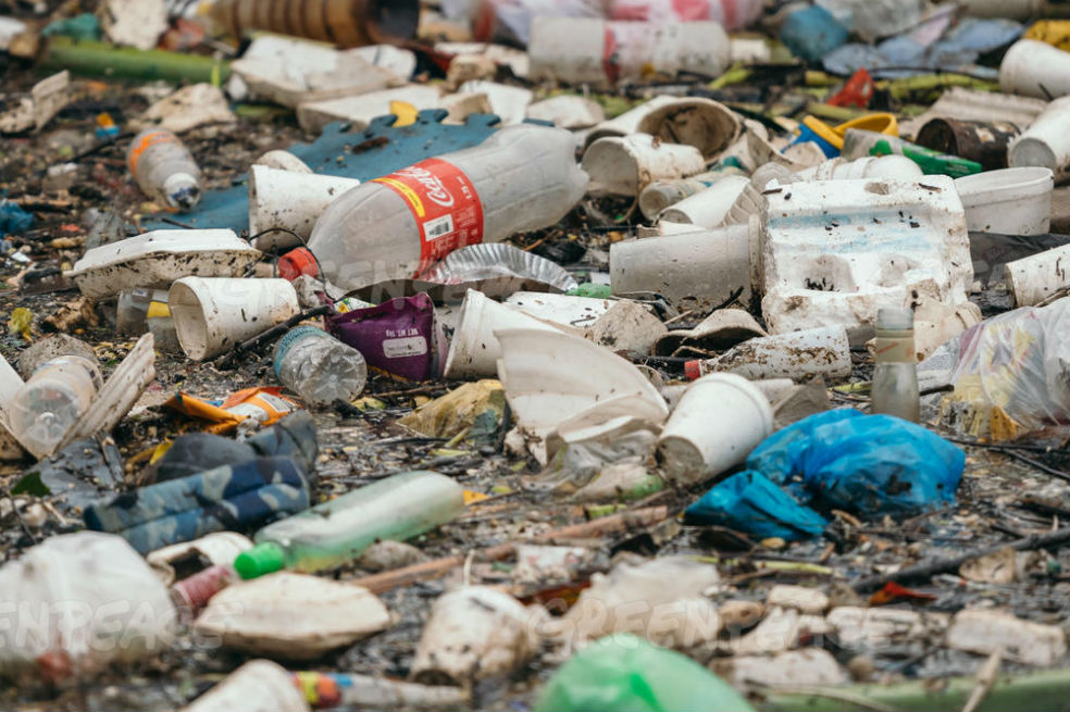Estas son las diez compañías que llenan el mundo de plástico según Greenpeace