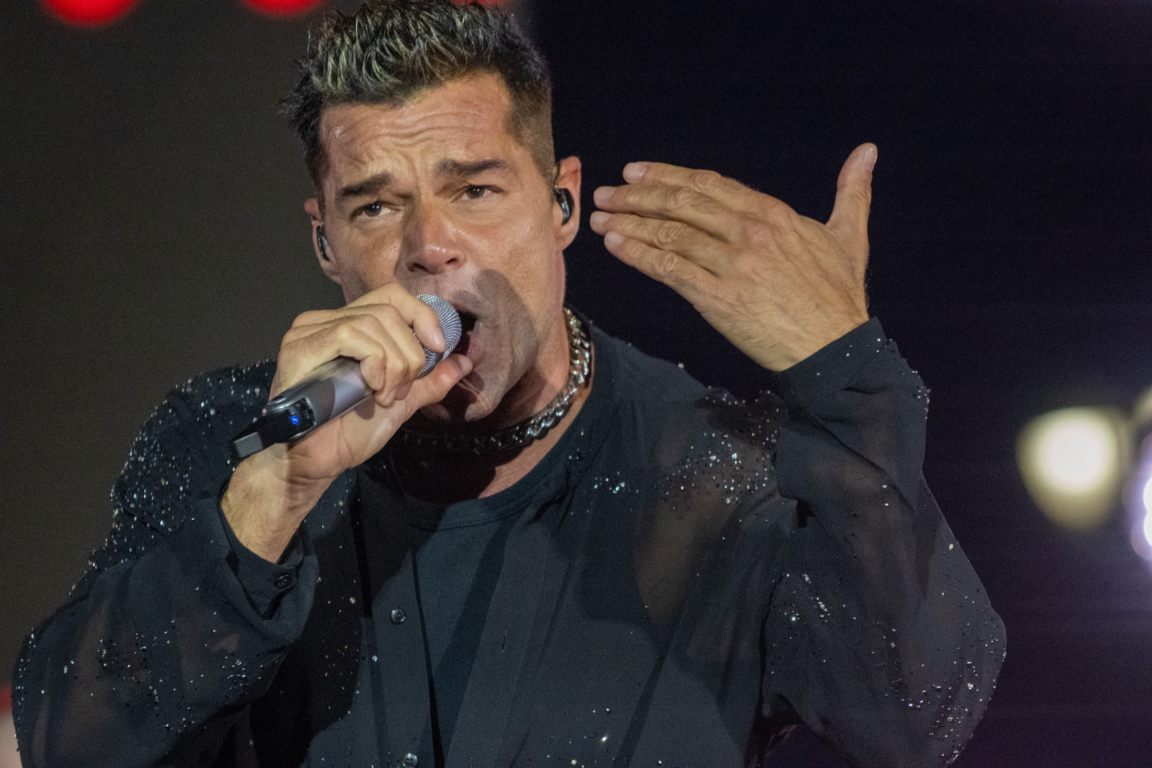 Ricky Martin presume fotografías de sus hijos mayores. “Están más altos que yo”