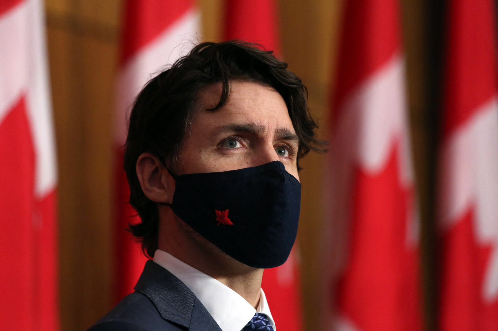 Canadá superó por primera vez a EE. UU. en tasa de contagios por coronavirus