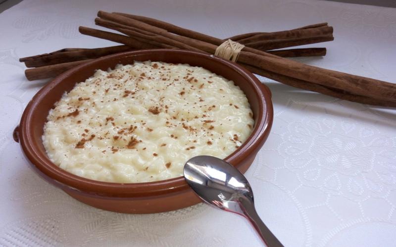 Arroz con leche, canela y pasas, ideal para la fiesta de fin de año