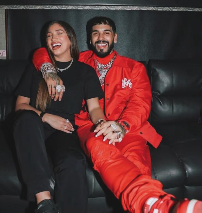 Laury Saavedra, novia de Anuel, presumió su avanzado embarazo: “falta poco”