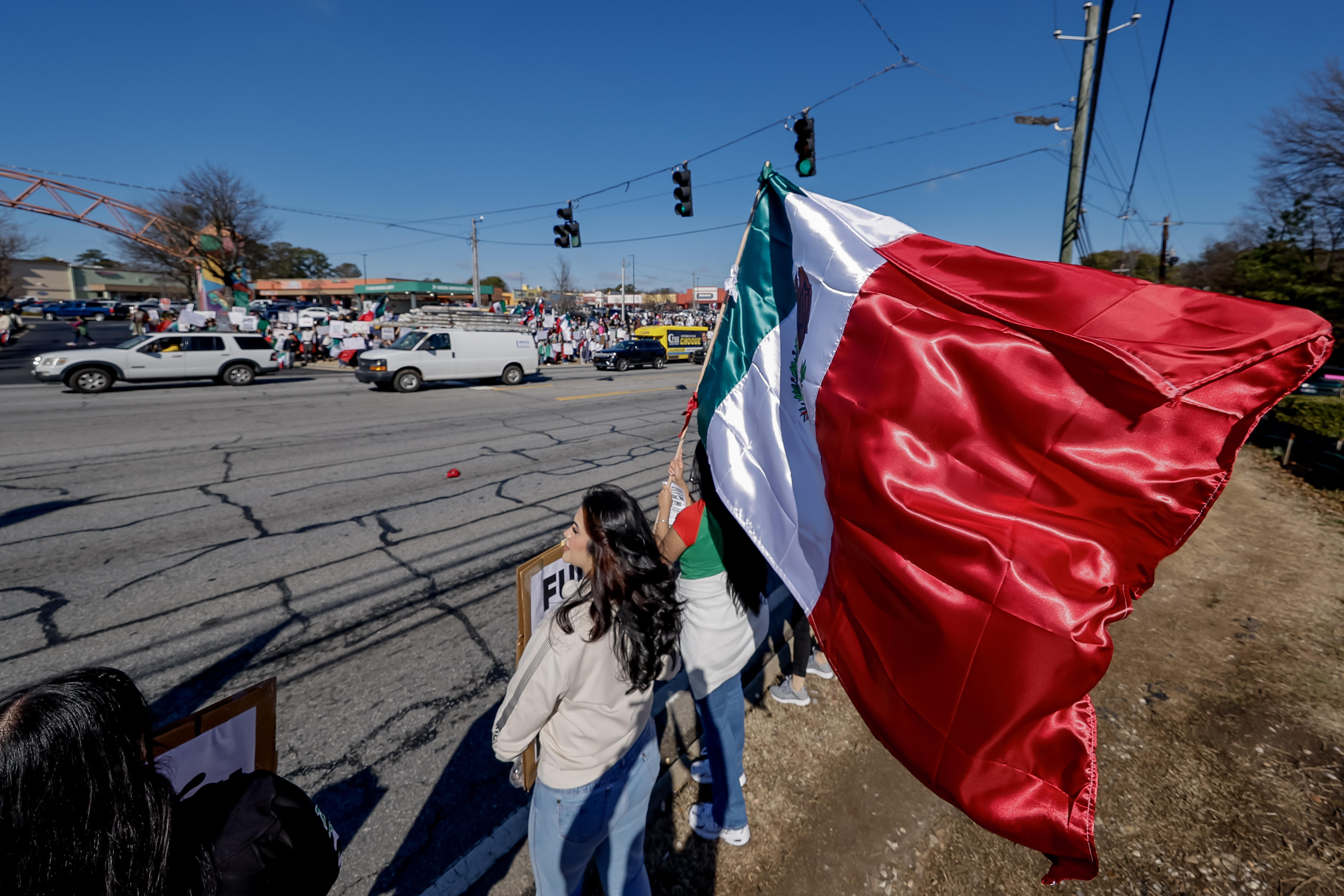 Sobre las deportaciones, el equipo de Trump crea su propia realidad alterna