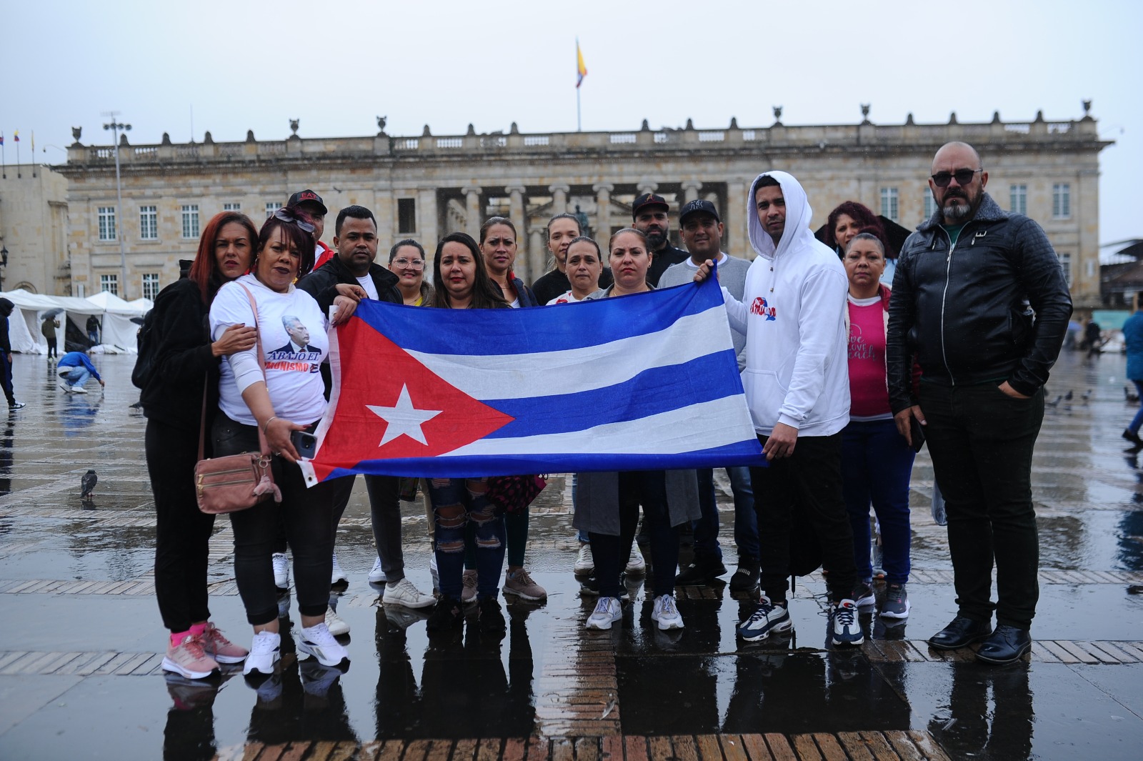 “Voy a tener que cruzar el Darién”:  cubanos varados en Colombia se manifestaron
