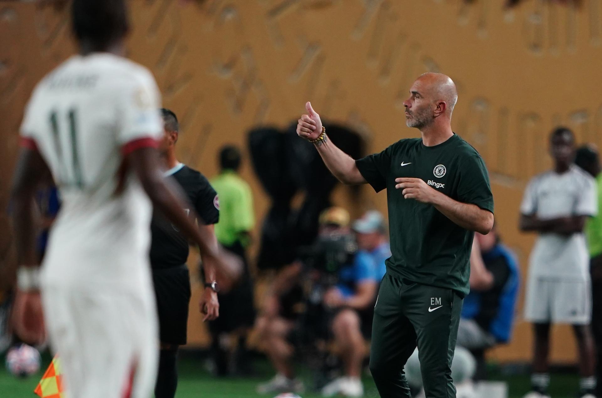 PHILADELPHIA (United States), 25/06/2025.- Head coach Enzo Maresca (R), of Chelsea reacts during the FIFA Club World Cup 2025 match between Esperance de Tunis and Chelsea in Philadelphia, Pennsylvania, USA, 24 June 2025. (Mundial de Fútbol, Filadelfia, Túnez) EFE/EPA/WILL OLIVER