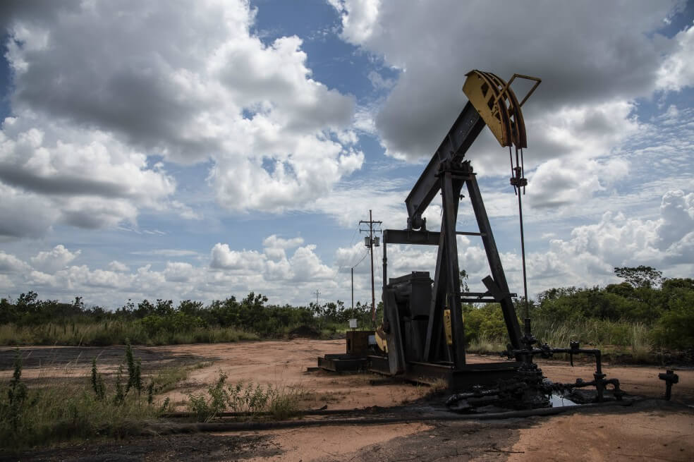 Venezuela bombea menos petróleo que Colombia