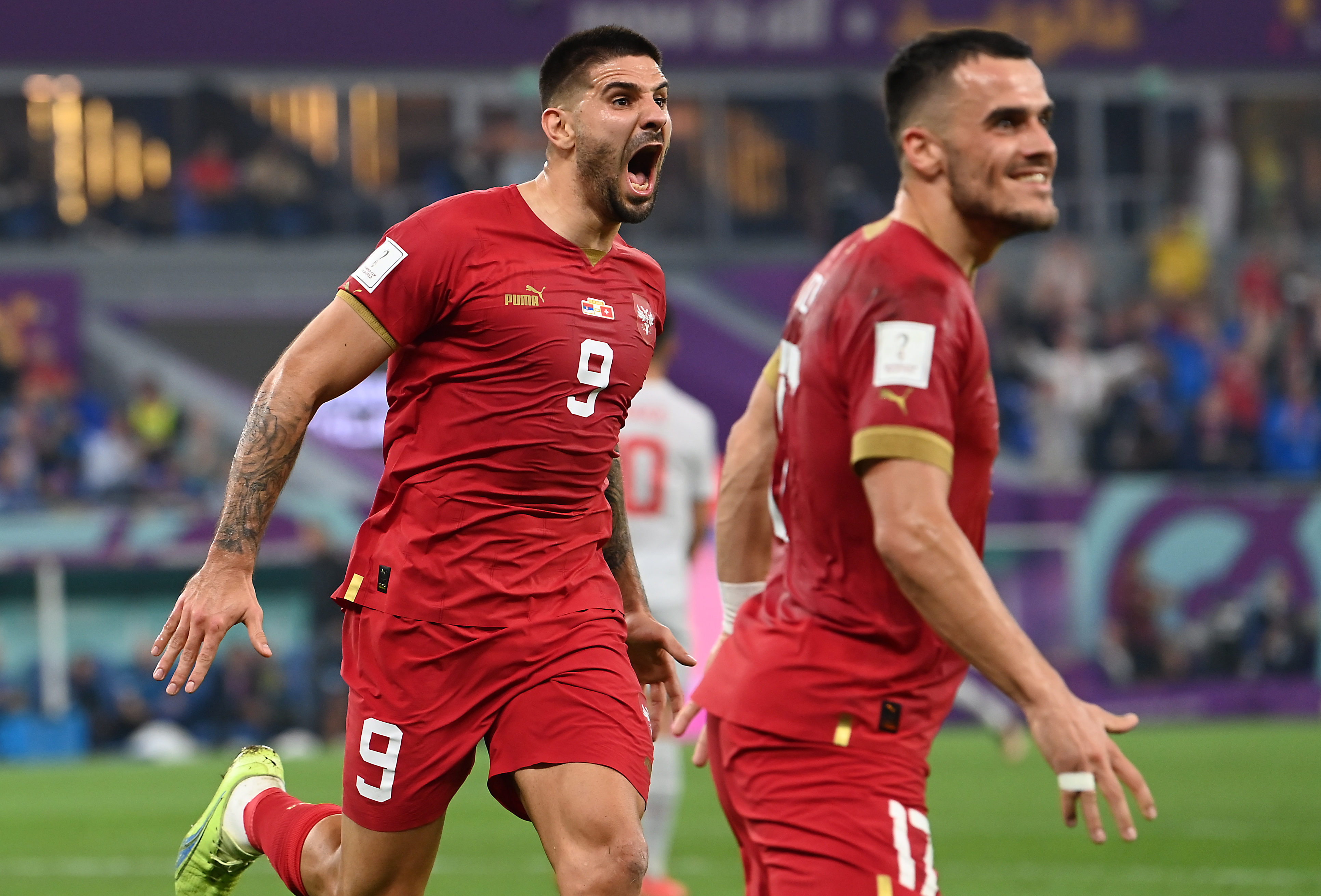 Doha (Qatar), 02/12/2022.- Aleksandar Mitrovic of Serbia (L) celebrates scoring the 1-1 during the FIFA World Cup 2022 group G soccer match between Serbia and Switzerland at Stadium 947 in Doha, Qatar, 02 December 2022. (Mundial de Fútbol, Suiza, Catar) EFE/EPA/Georgi Licovski