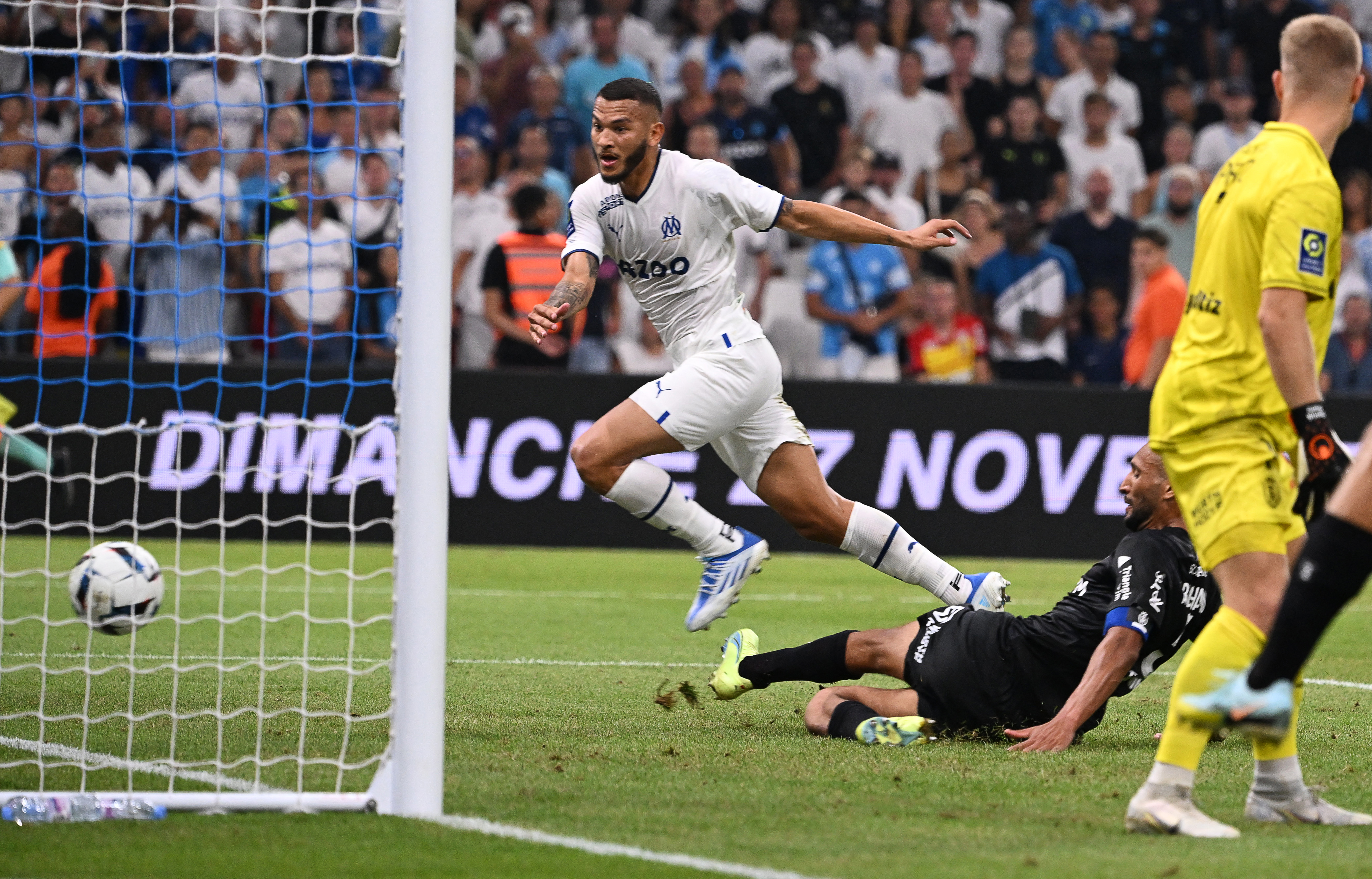 Hay goleador en Marsella: Luis Suárez debutó con doblete