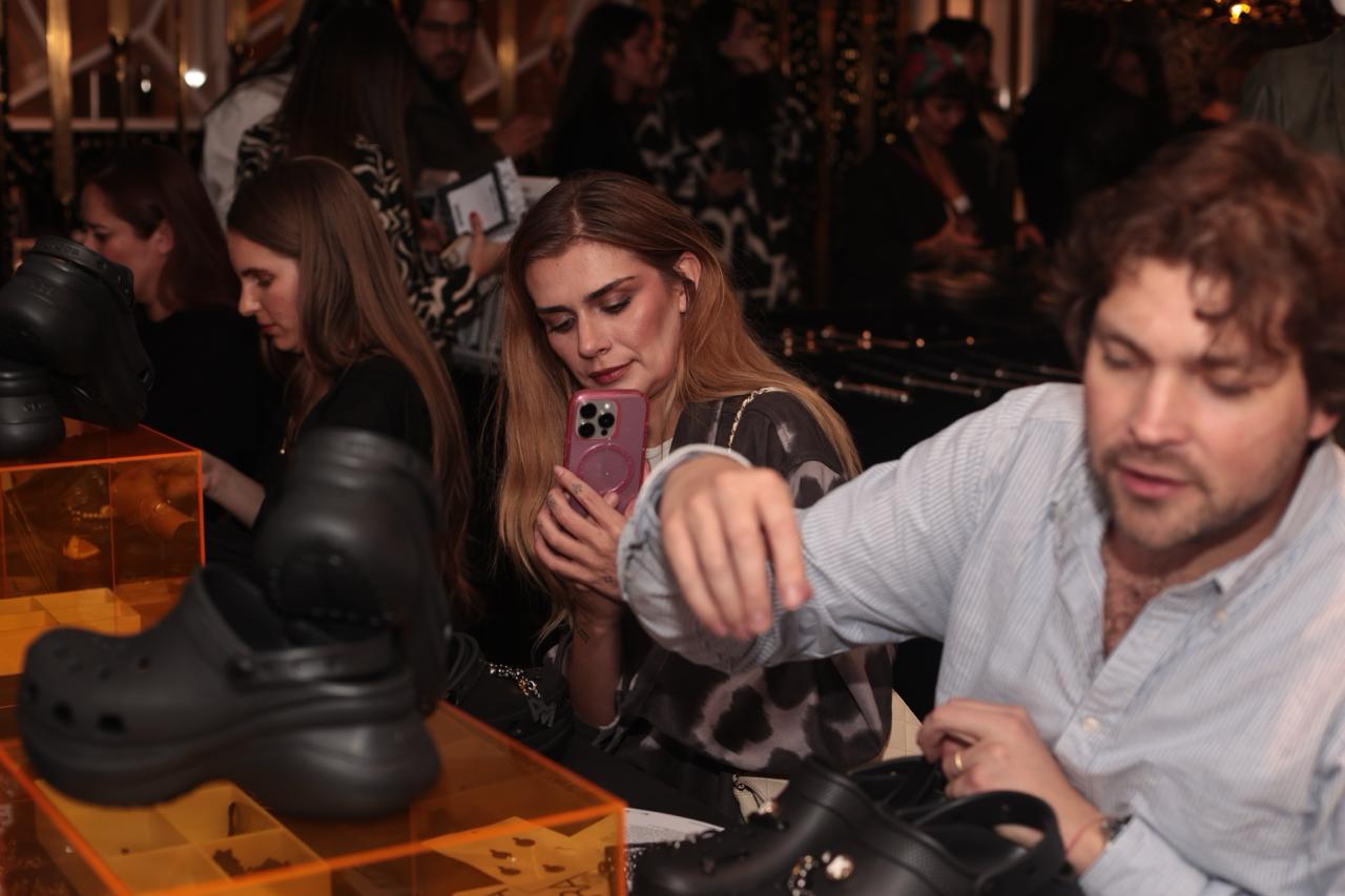 El alma capitalina brilla con estilo: A Modo Mío, Crocs y W Bogotá marcan tendencia