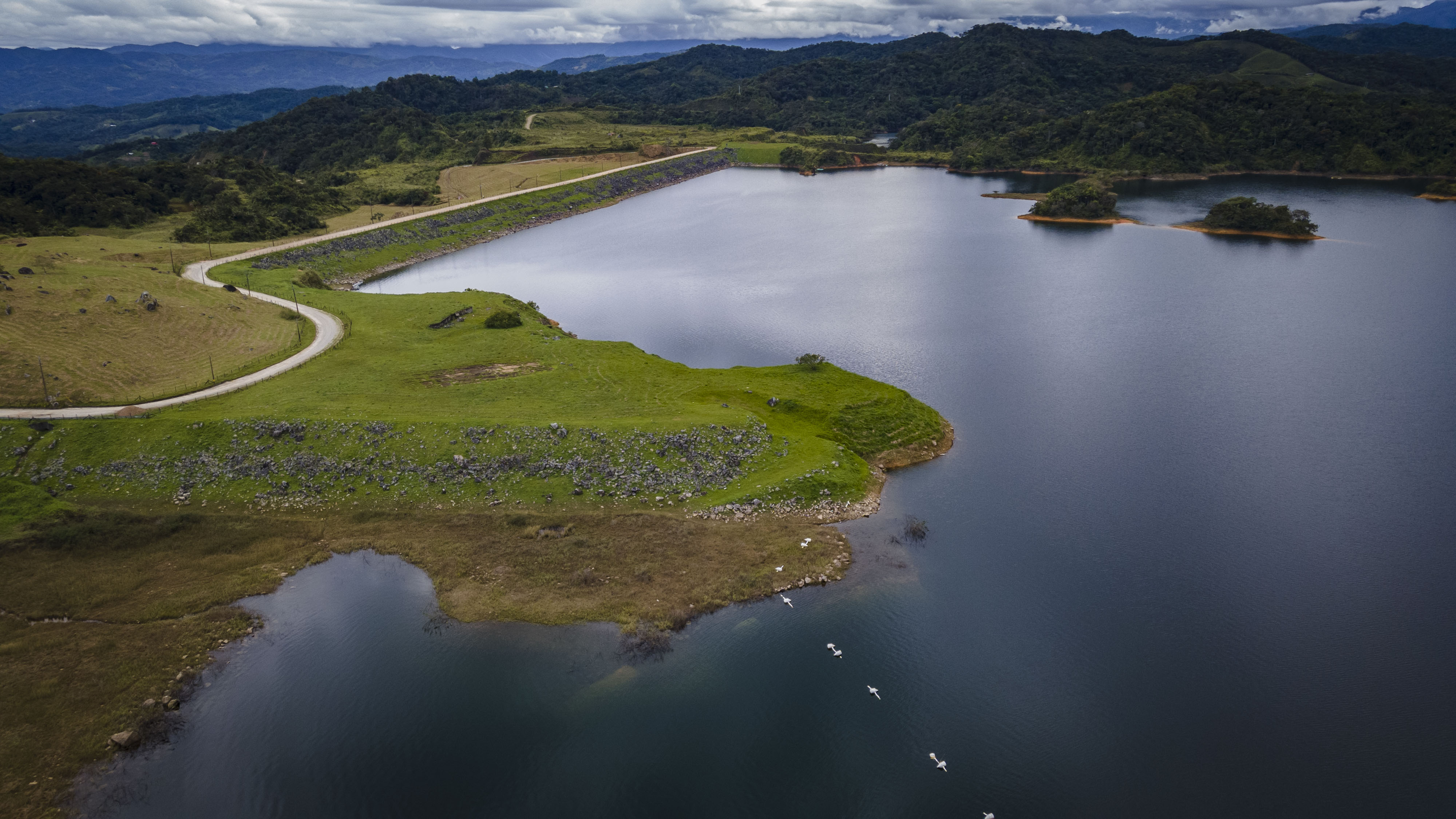 ¿Qué hacemos con el agua? El debate que no se puede perder en Antioquia