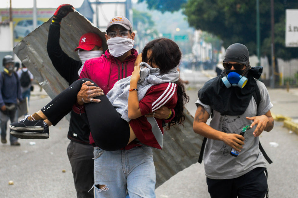 Oposición denuncia tercera muerte por disparo en ola de protestas en Venezuela