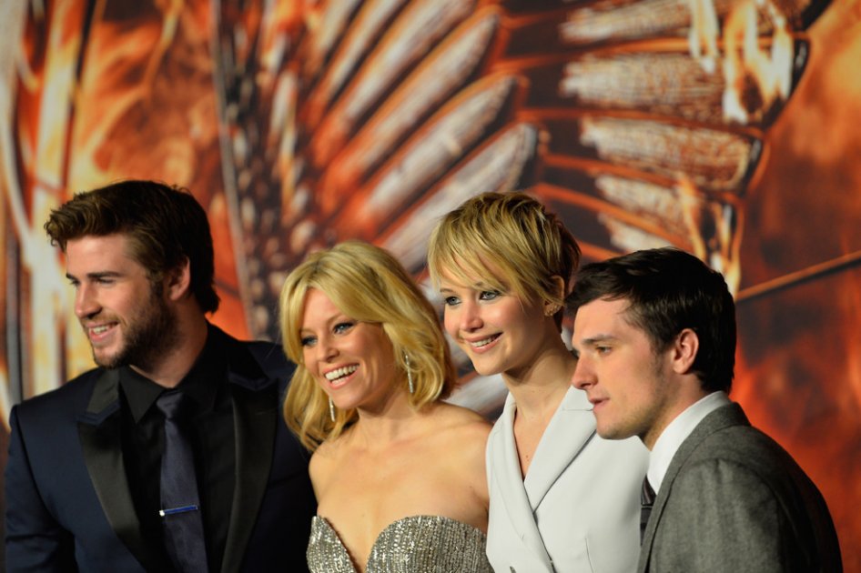 Liam Hemsworth, Elizabeth Banks, Jennifer Lawrence y Josh Hutcherson en el estreno de Londres