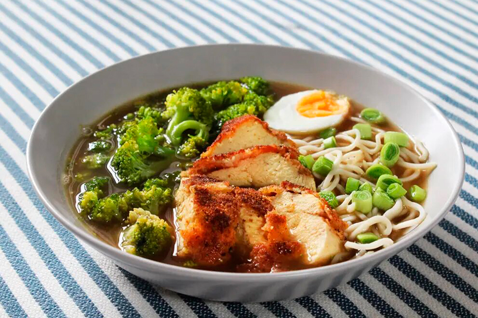 ¿Quieres aprender a preparar ramen de pollo? Te enseñamos