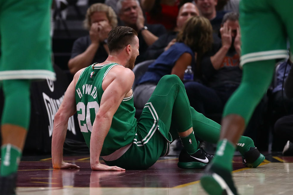 Jugador de los Celtics impacta a la NBA con una grave lesión