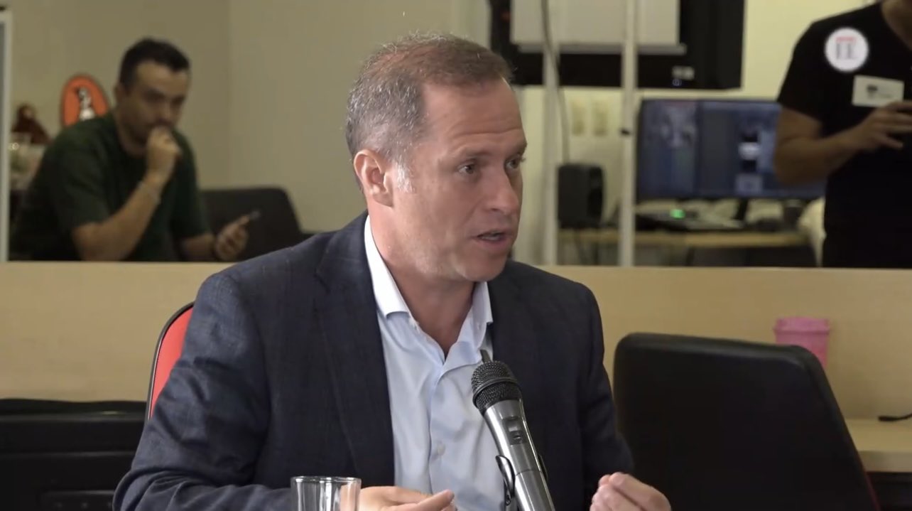 Héctor Olimpo Espinosa retira su candidatura presidencial y anuncia nueva aspiración