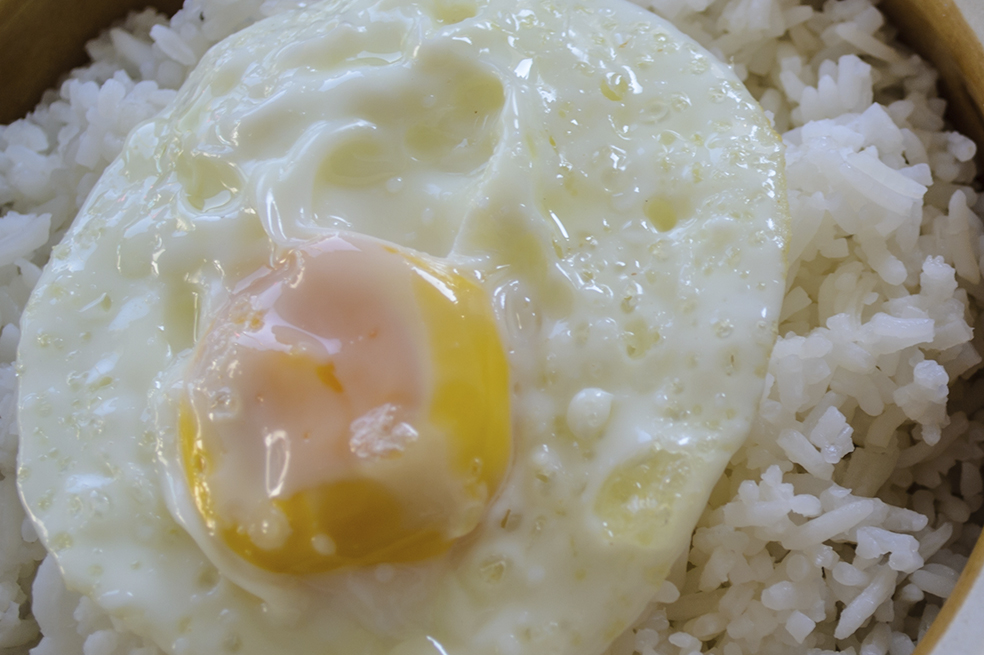 Los beneficios de comer arroz con huevo: son más de los que te imaginas