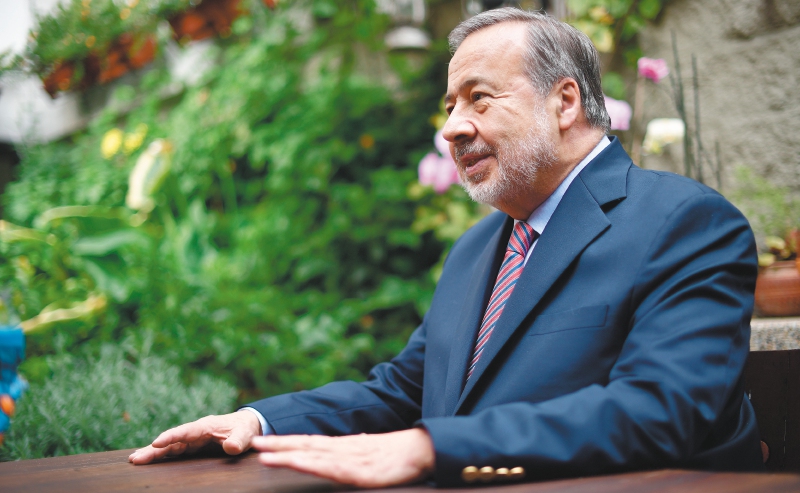 “Es necesario que alguien vigile al vigilante”: Gustavo Gallón