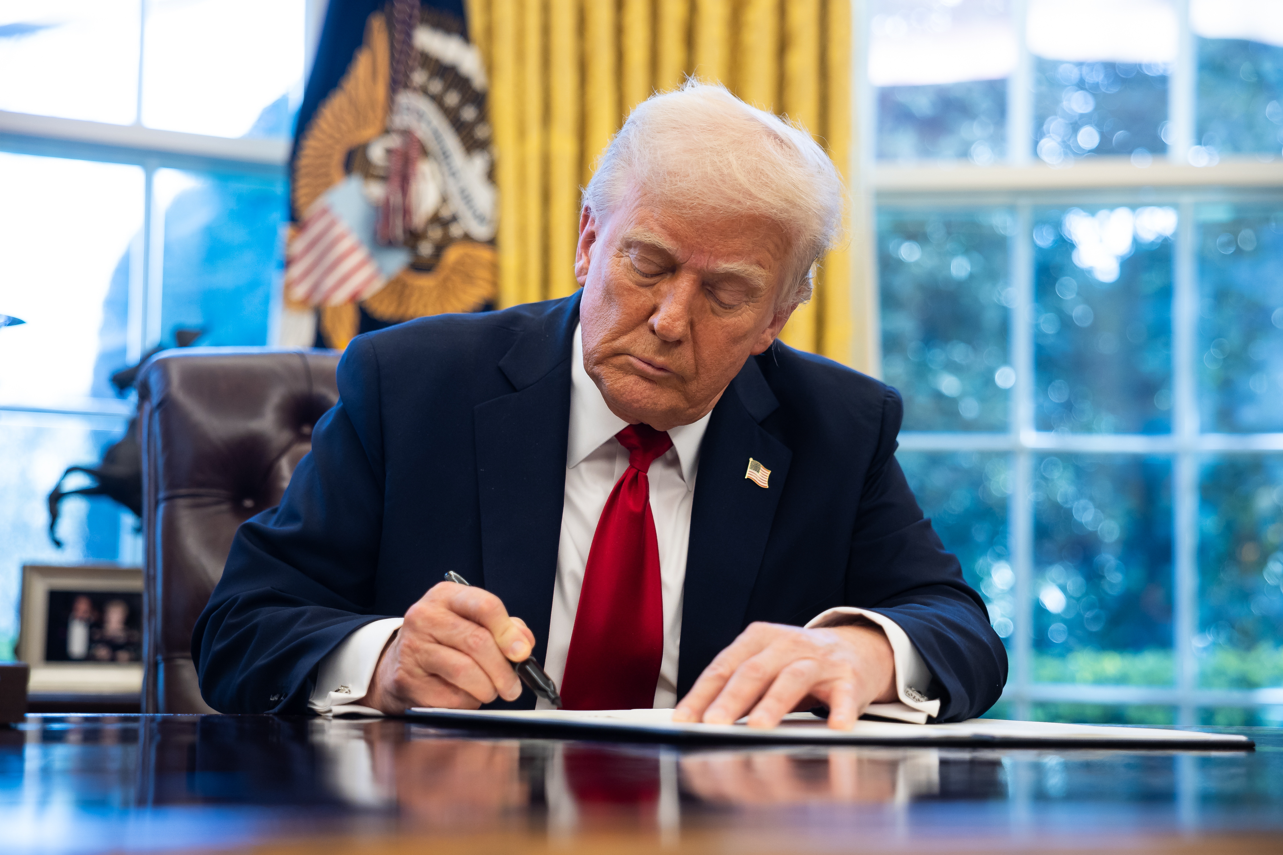 Trump firma orden ejecutiva contra programas de museos que promueven «el adoctrinamiento»