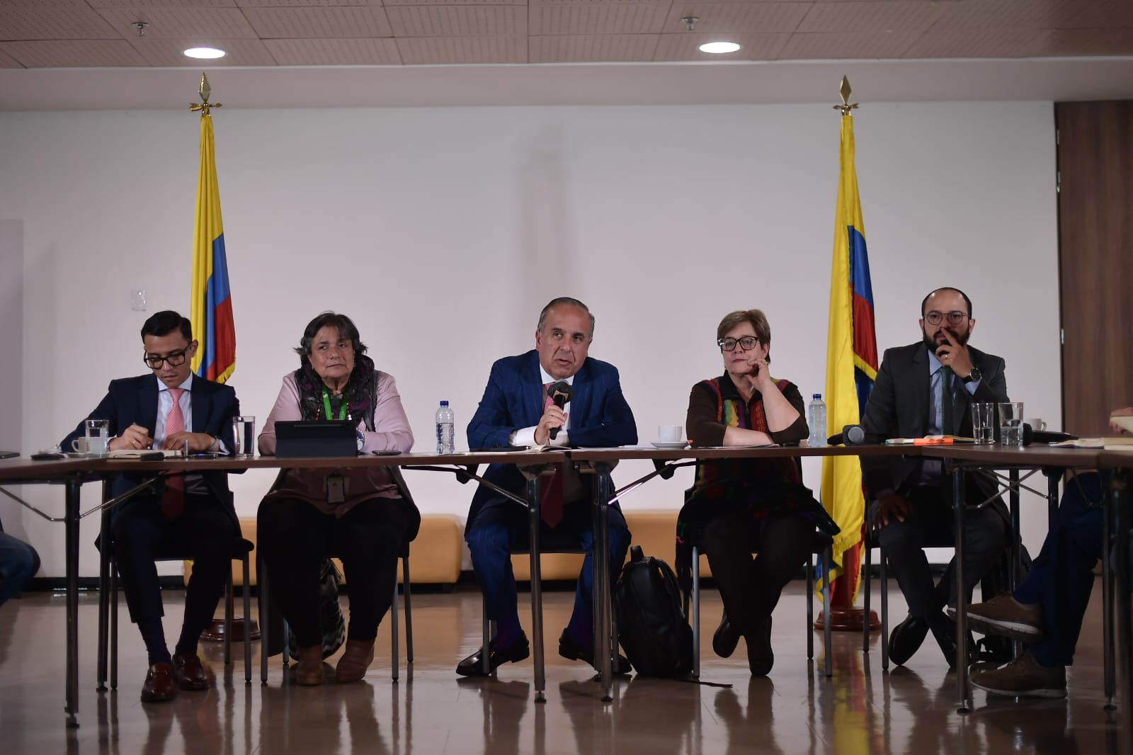 Gobierno creará política pública sobre el uso de plataformas de transporte