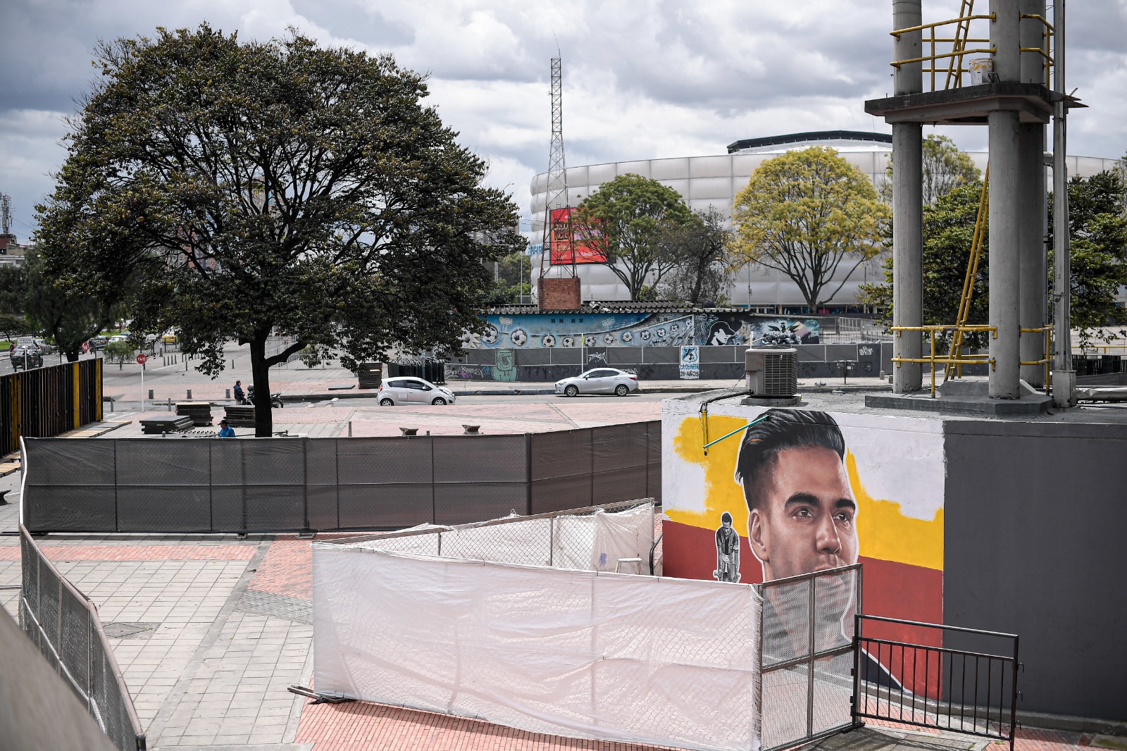 Falcao, de 38 años, regresa a su país 24 años después de debutar, con solo 13 años de edad, en el Lanceros de la Segunda División, y cumplirá su sueño de jugar en el conjunto "embajador", el equipo de sus amores, tras una exitosa carrera internacional.