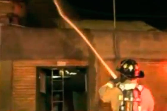 Abuelito que dejó vela prendida habría causado incendio en Bogotá