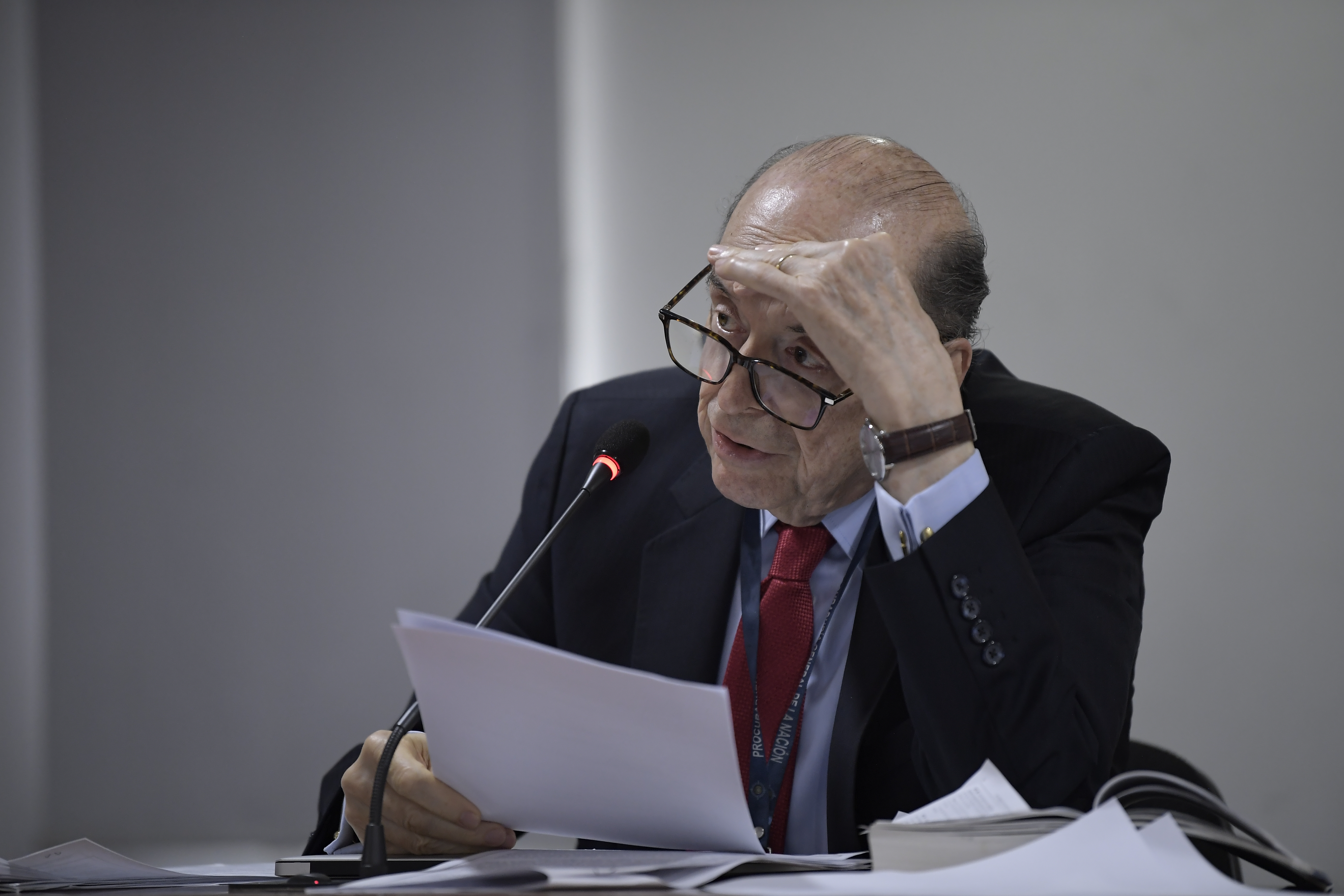 Procuraduría sanciona al excanciller Álvaro Leyva por 10 años por caso pasaportes
