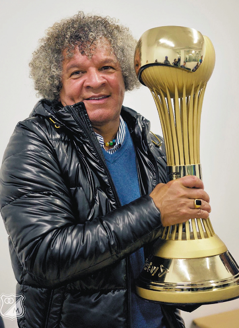 Gamero, con el trofeo de campeón