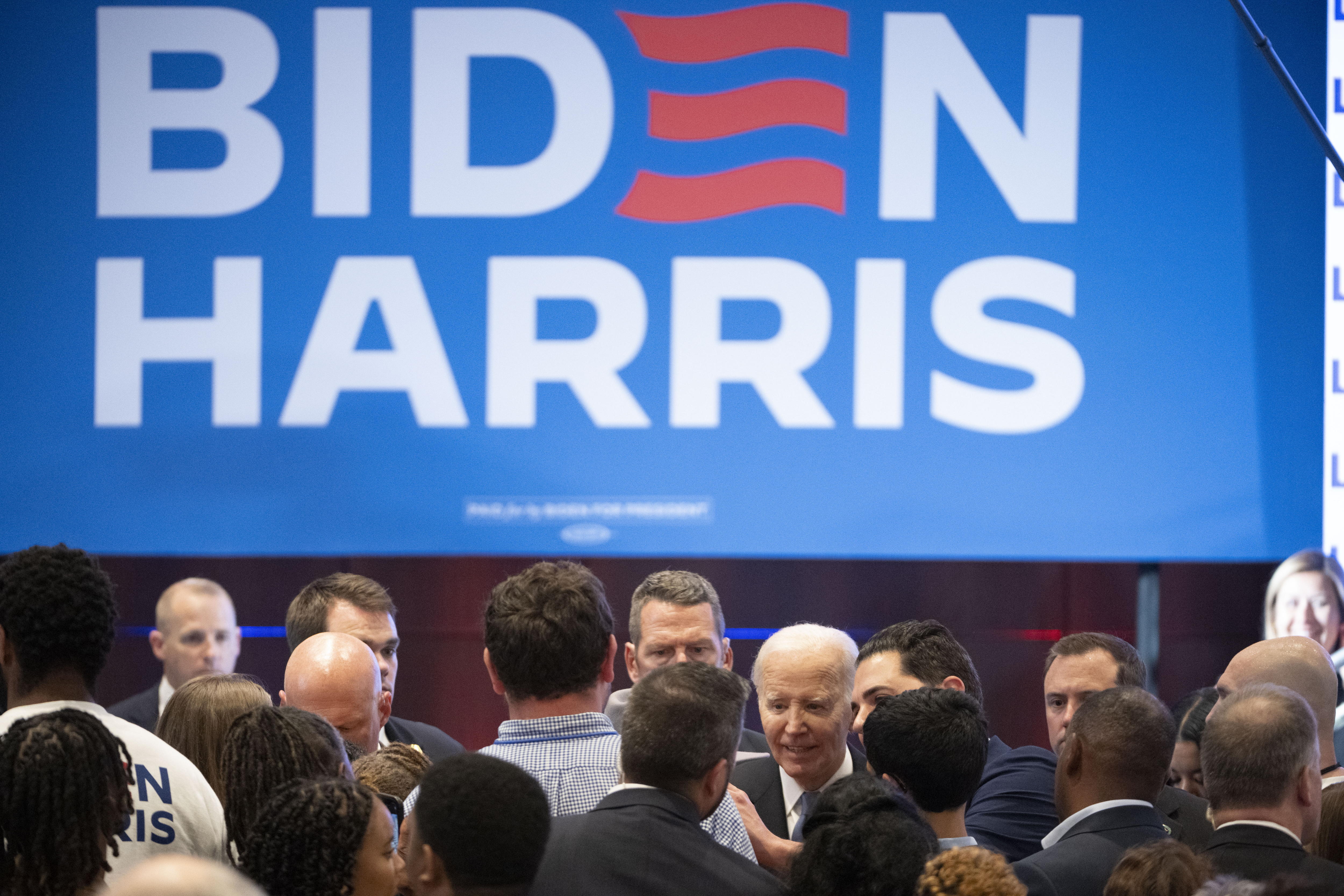 Tras la debacle televisiva, ¿debería Joe Biden retirarse de la campaña?