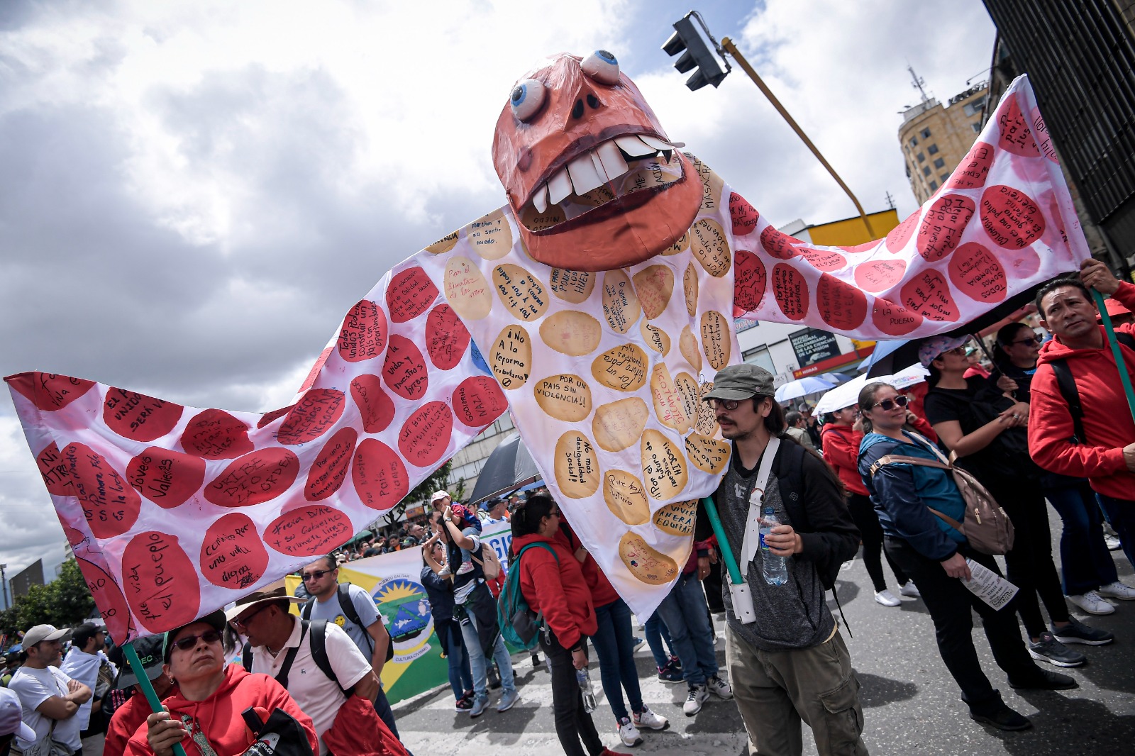 Las marchas terminaron de manera pacífica y con demostraciones artísticas.