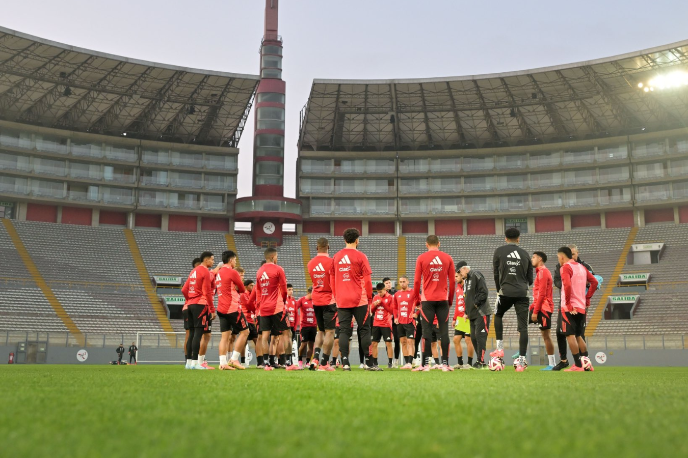 El partido entre Perú y Uruguay se jugará en el Estadio Nacional de Lima.
